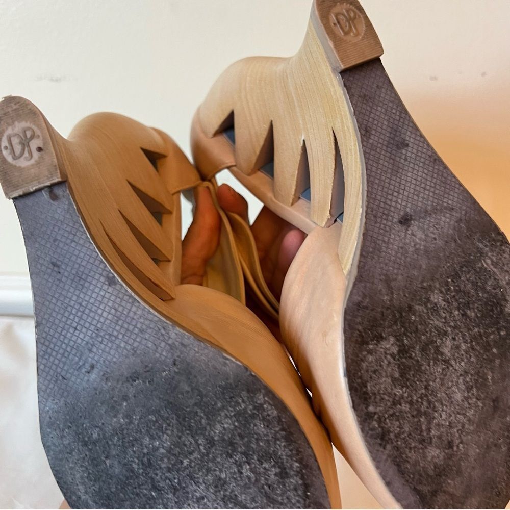 Donald J Pliner Womens Size
8 M Beige Wedge Sandals
Becca Leather High Heels - Picture 12 of 13